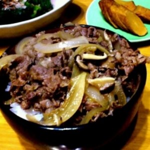 赤ワインが隠し味✿シンプル牛丼の具